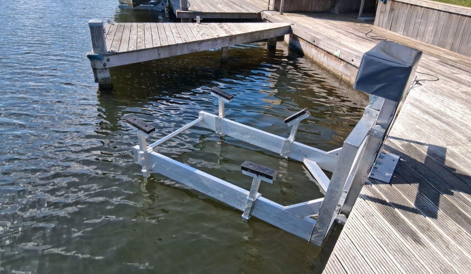 Bootüberdachung mit Bootslift – Foto 4